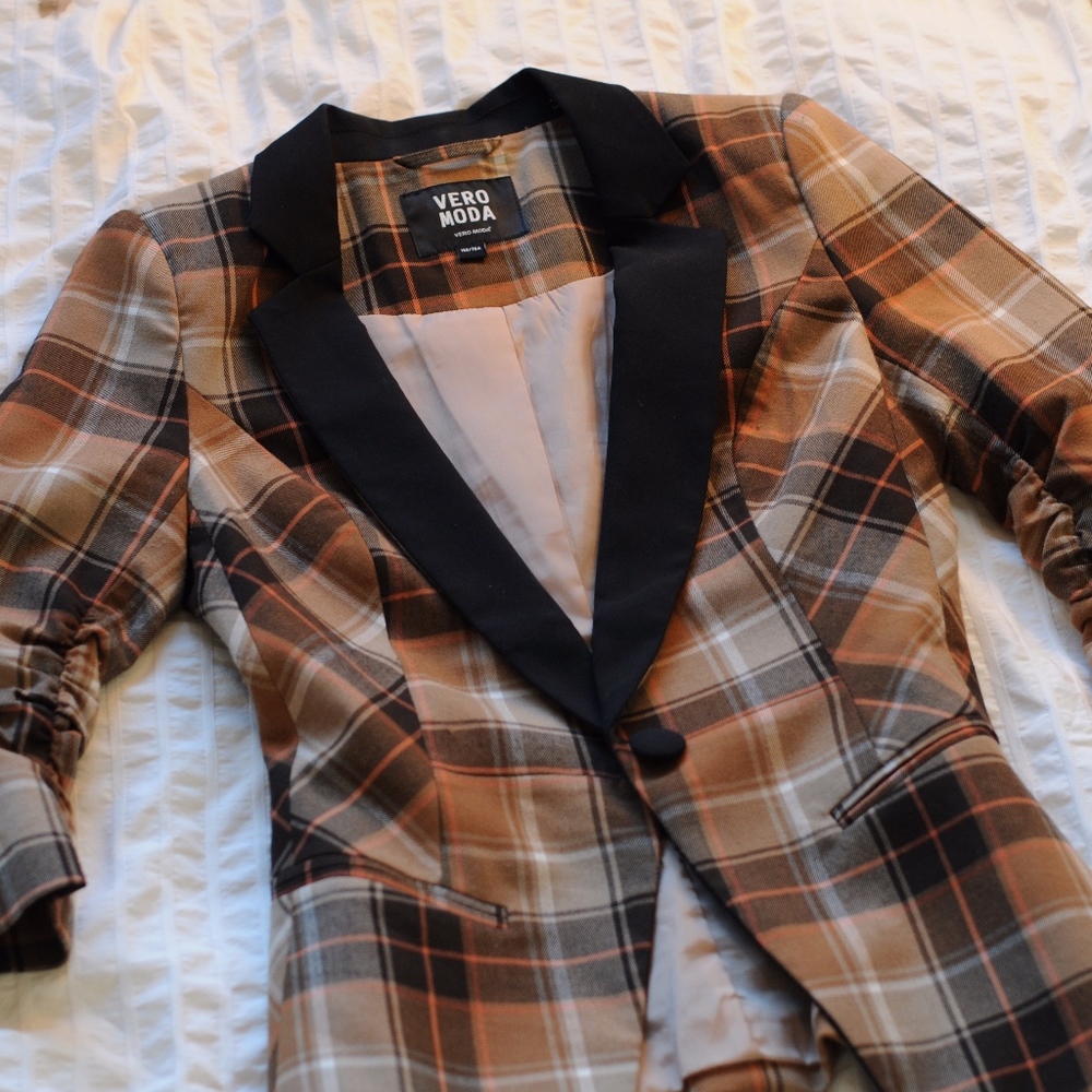 Curved Hem Blazer with Checked Pattern